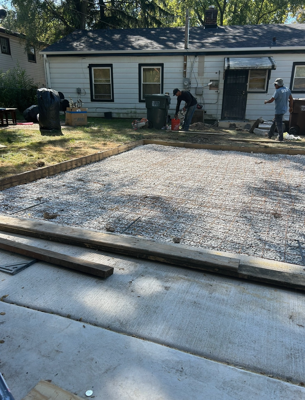 Residential driveway pour